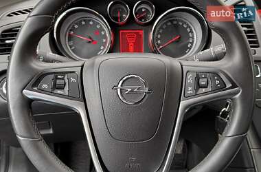 Универсал Opel Insignia 2012 в 