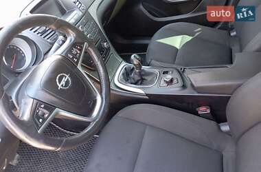 Универсал Opel Insignia 2010 в 