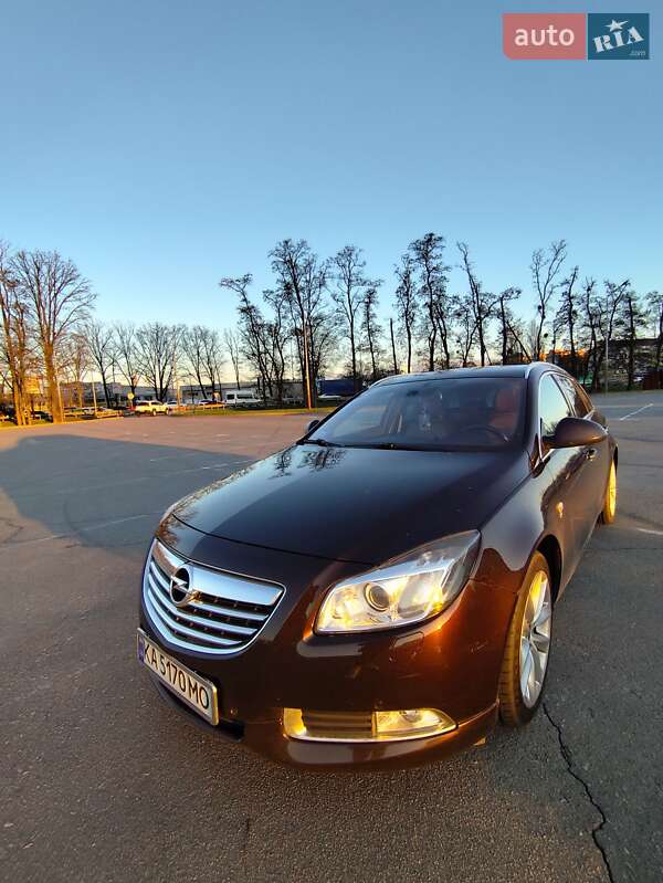 Універсал Opel Insignia 2011 в Гатне