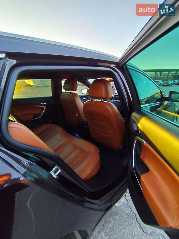 Універсал Opel Insignia 2011 в Гатне