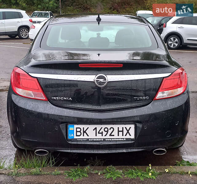 Седан Opel Insignia 2011 в Ровно