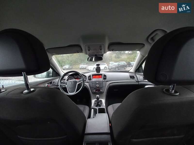 Седан Opel Insignia 2011 в Ровно