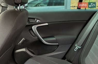 Универсал Opel Insignia 2010 в 