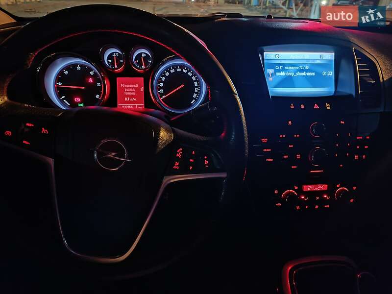 Универсал Opel Insignia 2011 в 