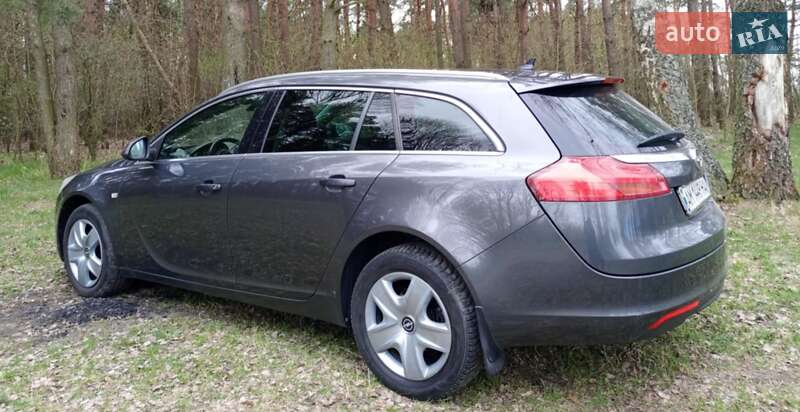 Универсал Opel Insignia 2011 в Черняхове