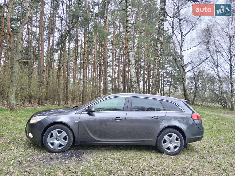 Универсал Opel Insignia 2011 в Черняхове