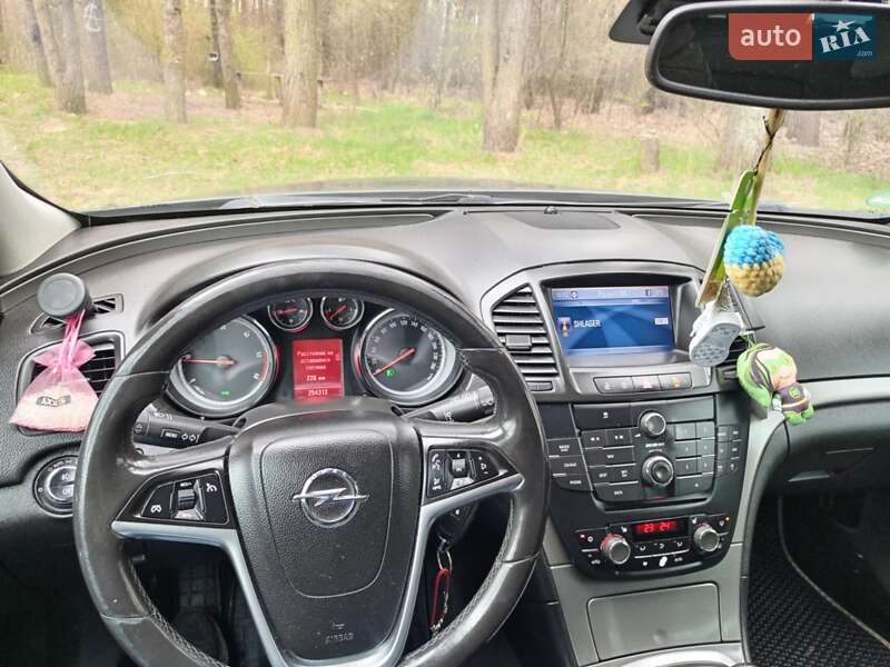 Универсал Opel Insignia 2011 в Черняхове
