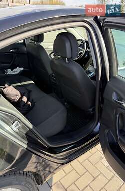 Седан Opel Insignia 2010 в 