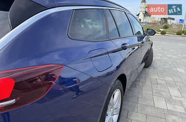 Универсал Opel Insignia 2017 в 