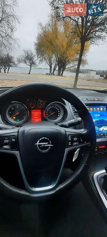 Универсал Opel Insignia 2010 в 