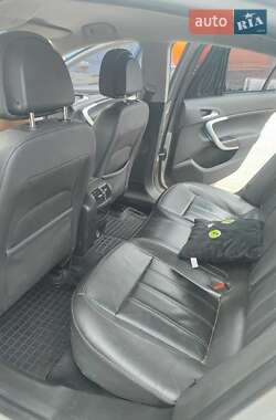 Седан Opel Insignia 2010 в 