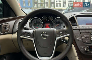 Универсал Opel Insignia 2010 в 