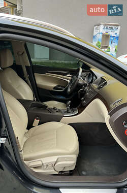 Универсал Opel Insignia 2010 в 