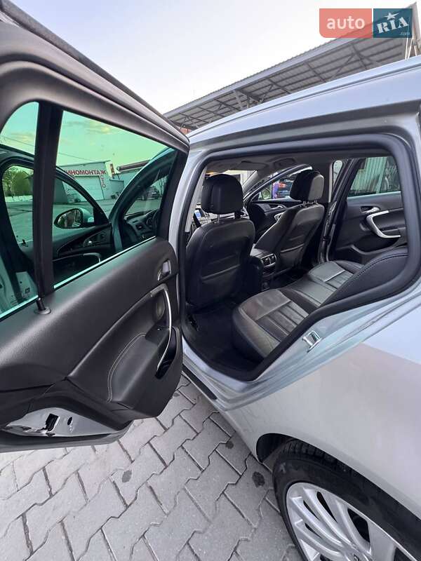 Універсал Opel Insignia 2013 в Старокостянтинові