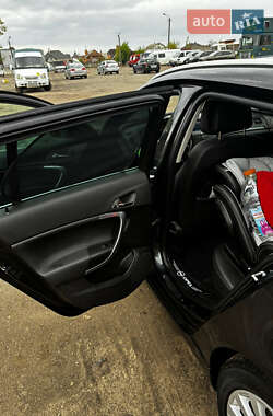 Универсал Opel Insignia 2010 в 