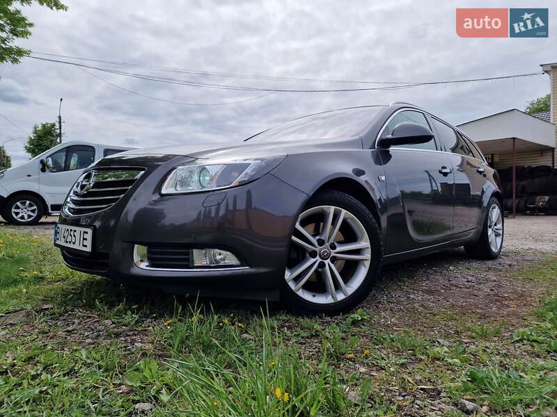 Универсал Opel Insignia 2012 в 