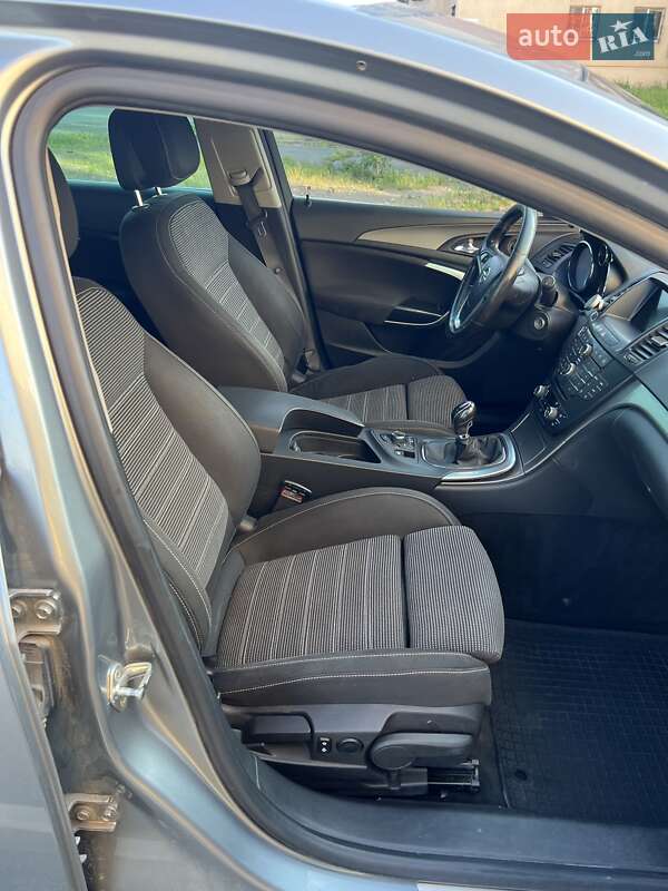 Ліфтбек Opel Insignia 2011 в Дніпрі