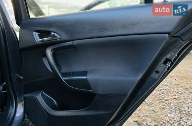 Универсал Opel Insignia 2013 в 