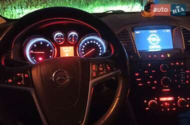 Универсал Opel Insignia 2010 в 