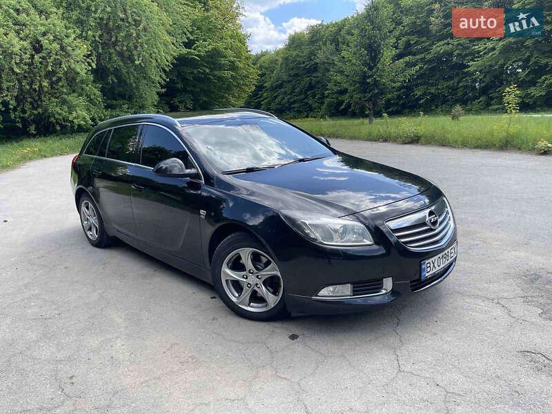 Универсал Opel Insignia 2011 в 