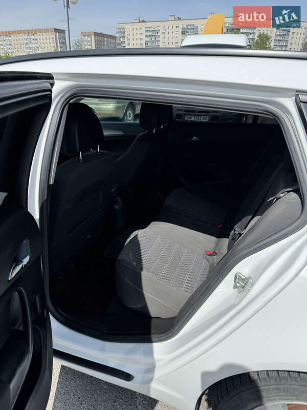 Універсал Opel Insignia 2010 в Вараші
