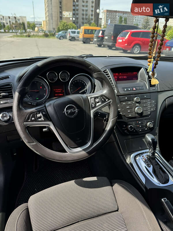 Універсал Opel Insignia 2010 в Вараші