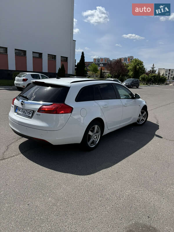 Універсал Opel Insignia 2010 в Вараші