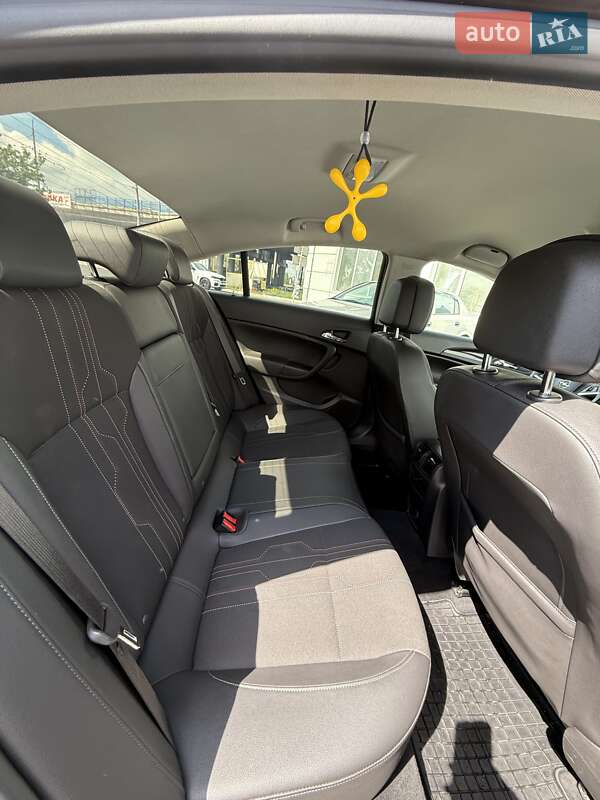 Седан Opel Insignia 2012 в Києві
