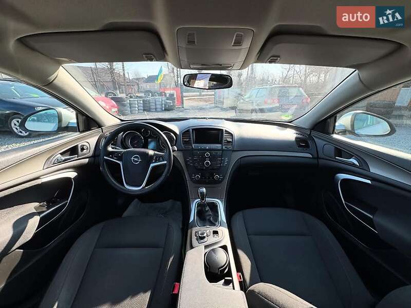 Универсал Opel Insignia 2013 в Староконстантинове