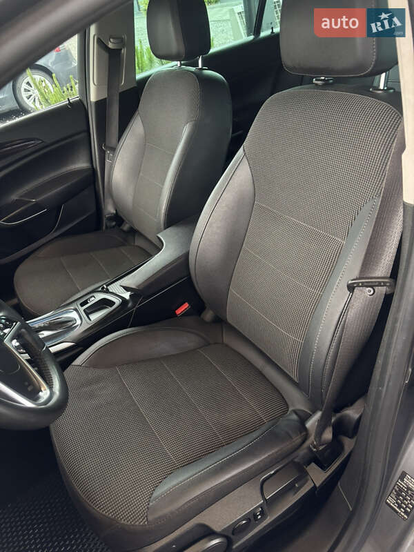 Універсал Opel Insignia 2012 в Хусті