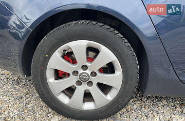 Универсал Opel Insignia 2012 в 