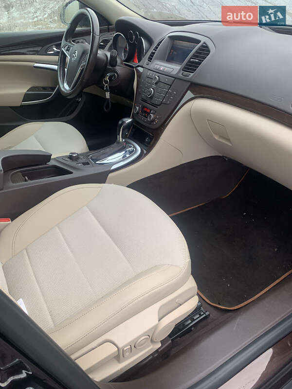 Универсал Opel Insignia 2011 в 
