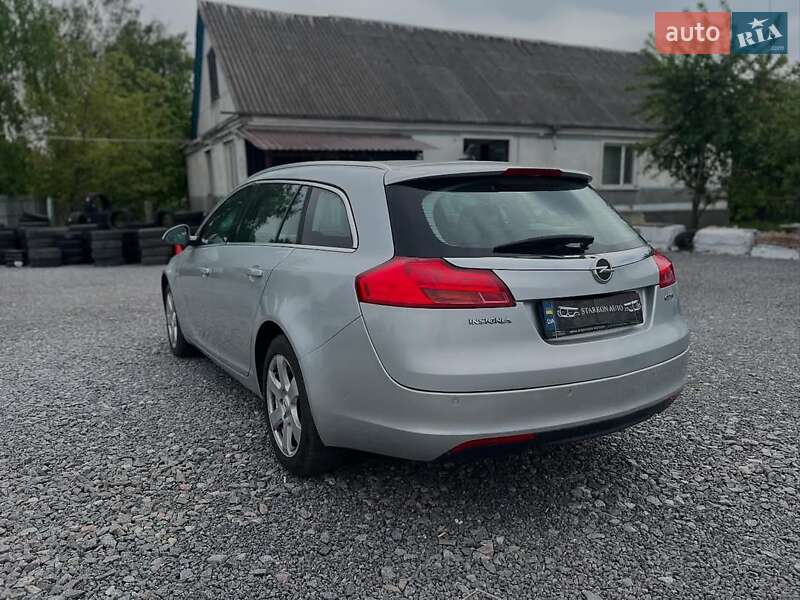 Универсал Opel Insignia 2013 в Староконстантинове