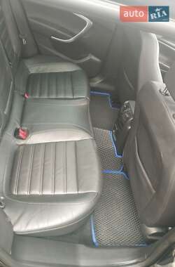 Универсал Opel Insignia 2012 в 