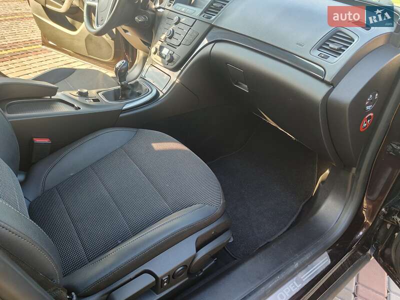 Универсал Opel Insignia 2011 в Теплике