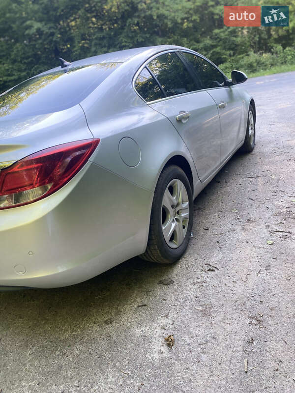 Седан Opel Insignia 2010 в Буську