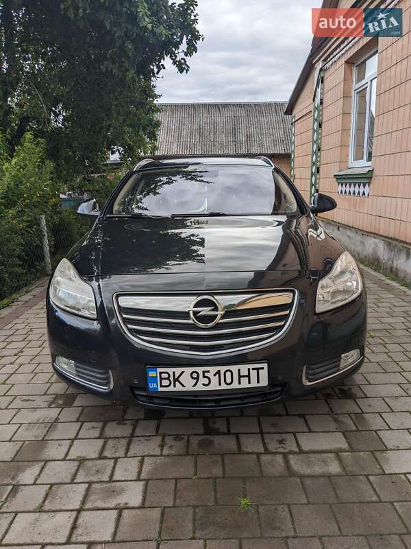 Универсал Opel Insignia 2012 в 