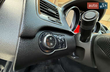 Лифтбек Opel Insignia 2010 в 