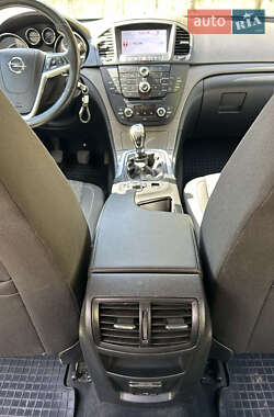 Универсал Opel Insignia 2013 в 