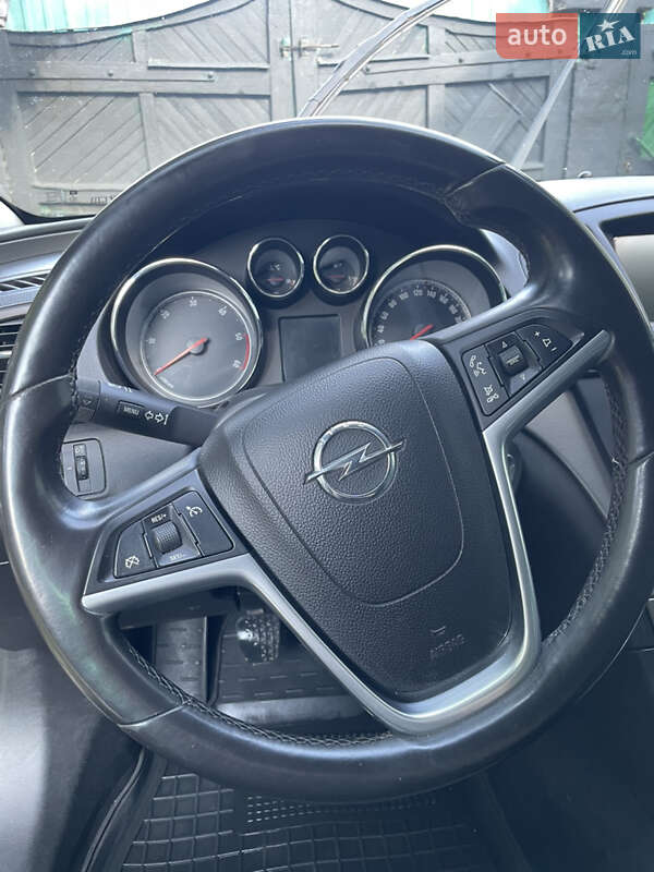 Универсал Opel Insignia 2010 в Сумах