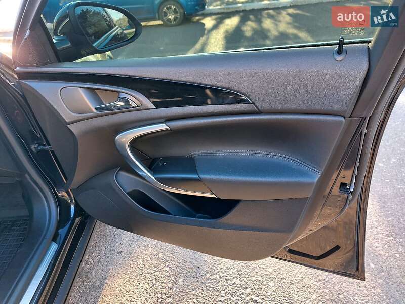 Седан Opel Insignia 2010 в Чорноморську