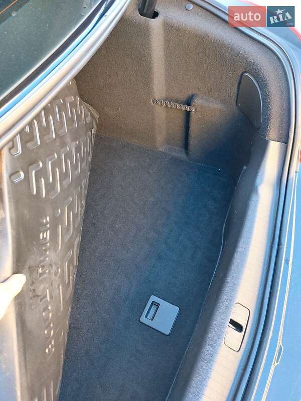 Седан Opel Insignia 2010 в Чорноморську