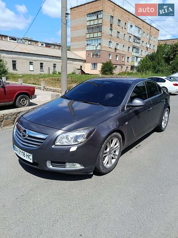 Седан Opel Insignia 2010 в Знаменке