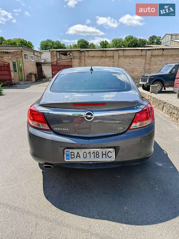 Седан Opel Insignia 2010 в Знаменке