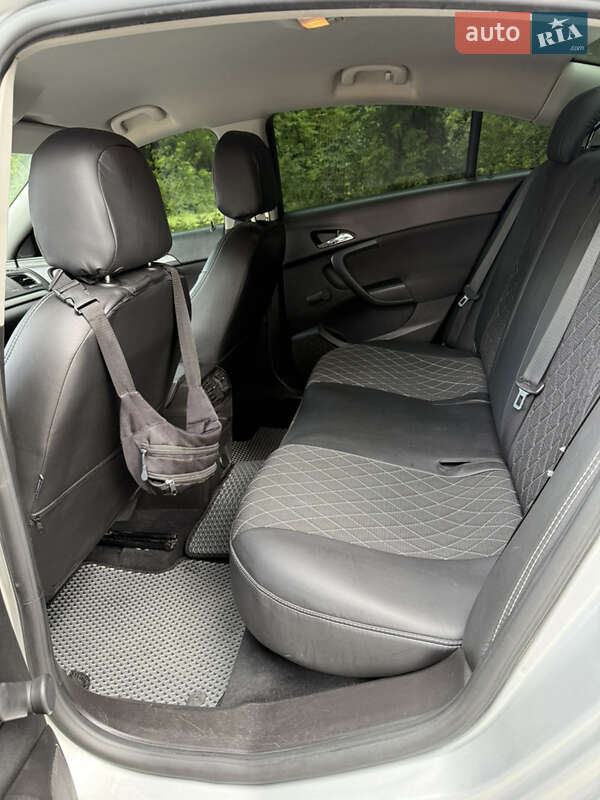 Седан Opel Insignia 2014 в Львове