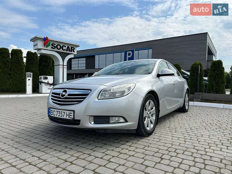 Седан Opel Insignia 2012 в Львове