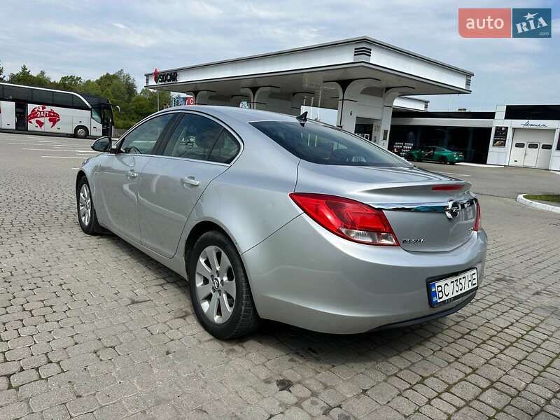 Седан Opel Insignia 2012 в Львове