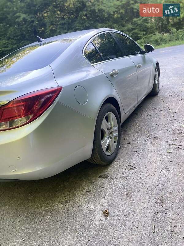 Седан Opel Insignia 2010 в Львові