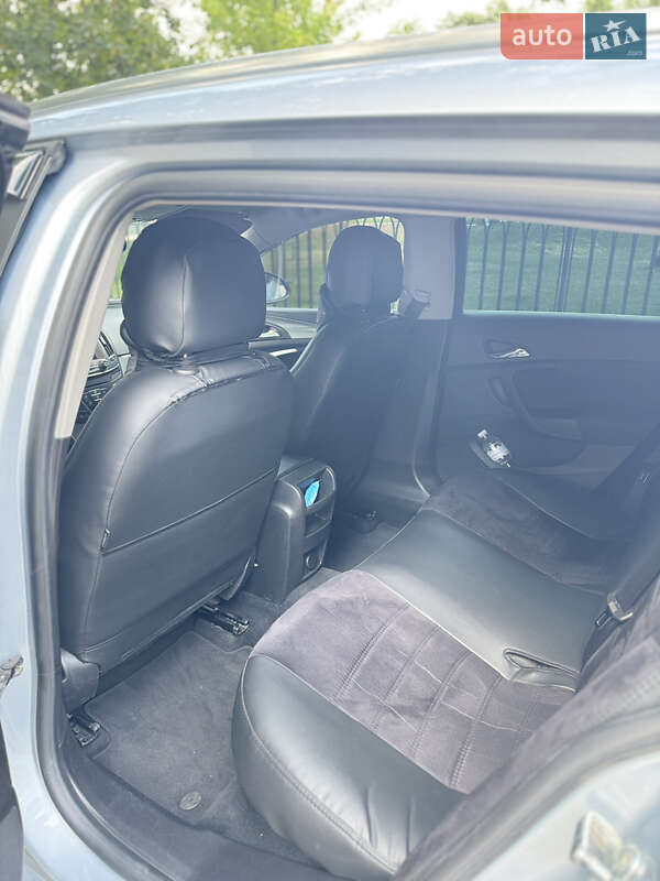 Універсал Opel Insignia 2015 в Дніпрі