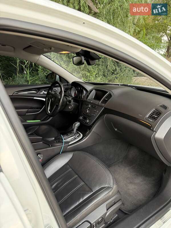 Седан Opel Insignia 2011 в Дніпрі